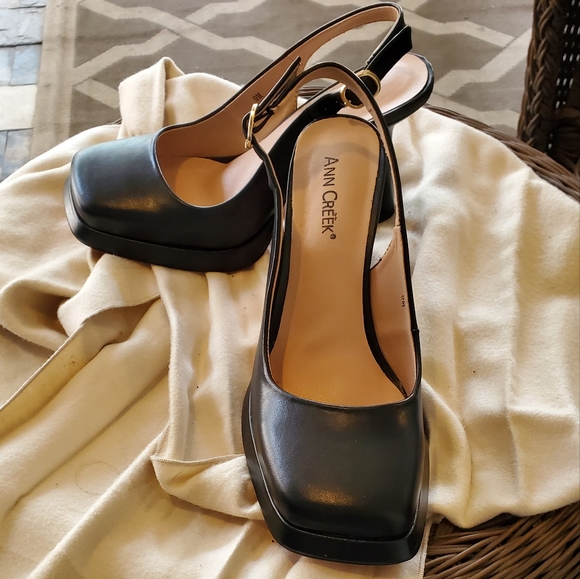 Black 8 1/2, Ann Creek heels - Picture 1 of 4